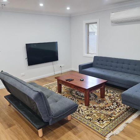 Brand New Home - Central Masterton Eksteriør billede