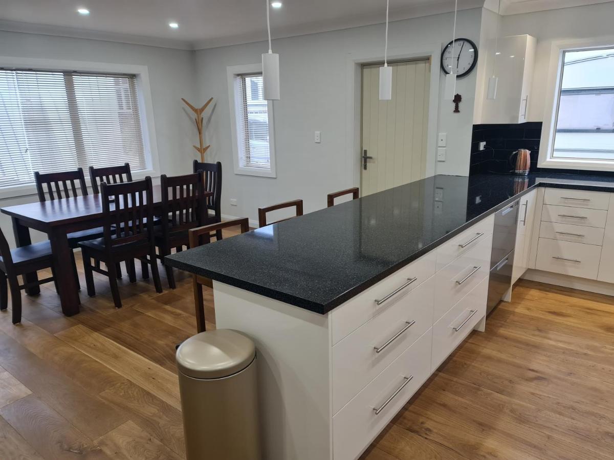 Brand New Home - Central Masterton Eksteriør billede